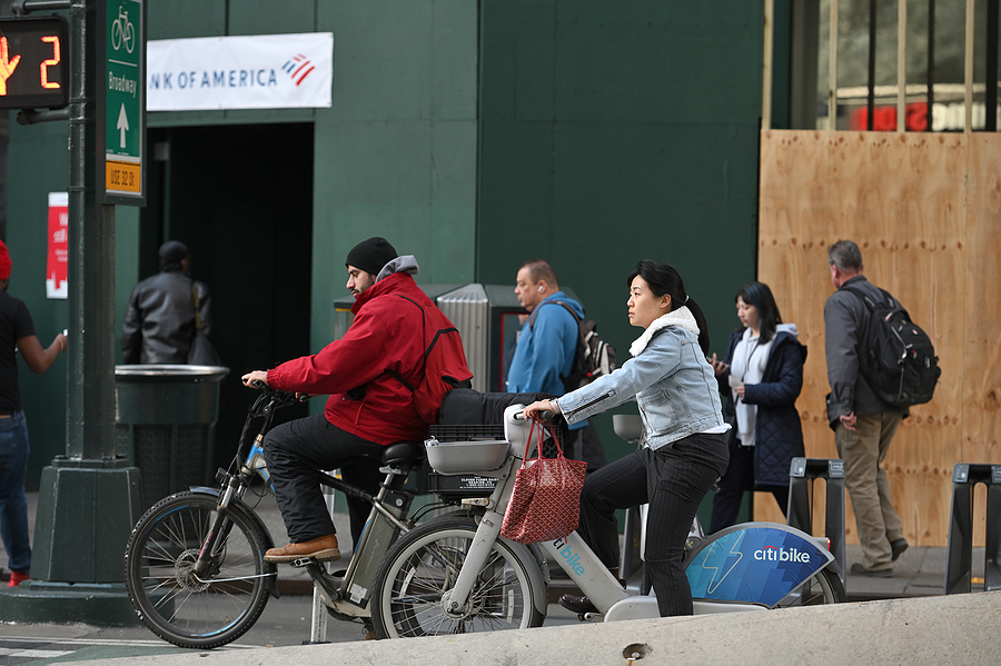 Staying Safe on a Bike in New York's Crazy Traffic