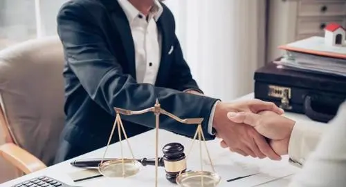 A Queens slip and fall lawyer meeting with a client with an injury claim.