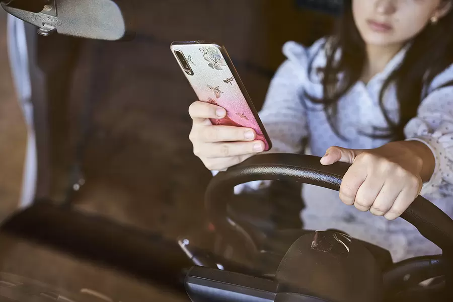 The Psychology Behind Distracted Driving: Why Can't We Put Down Our Phones? The Psychology Behind Distracted Driving: Why Can't We Put Down Our Phones?